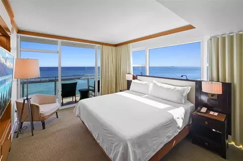 6801 Collins Ave 822 #822(DOOR) 805 (LEGAL), Miami Beach, FL 33141