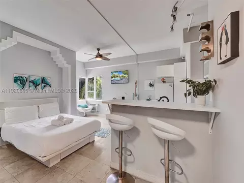 255 W 24th St #306, Miami Beach, FL 33140