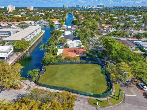 1805 Ixora Rd, North Miami, FL 33181
