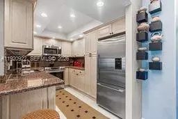 1985 S Ocean Dr #17D, Hallandale Beach, FL 33009
