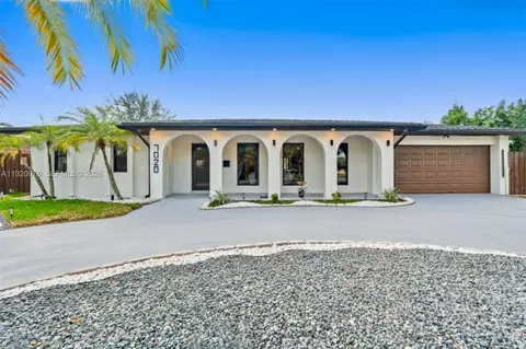 7020 Plantation Rd, Plantation, FL 33317