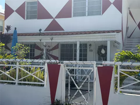 990 SW 9th St, Miami, FL 33130
