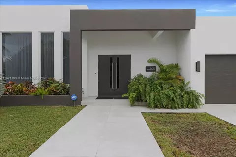 2420 SW 24th St, Miami, FL 33145