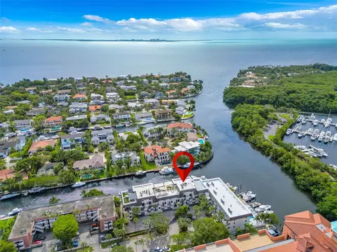 6901 Edgewater Dr #315, Coral Gables, FL 33133