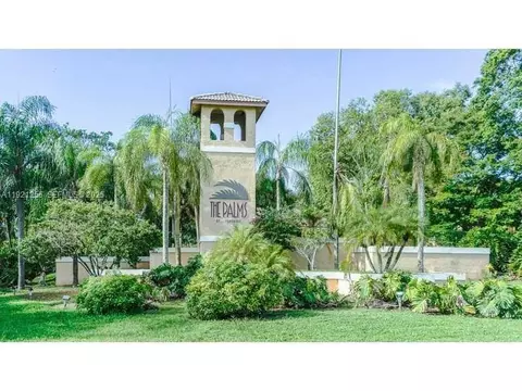 400 W Palm Cir W #203, Pembroke Pines, FL 33025