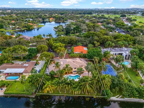 View/Area - 7225 Gleneagle Dr, Miami Lakes, FL 33014 photo 7 of 11