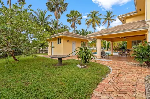 Exterior - 7225 Gleneagle Dr, Miami Lakes, FL 33014 photo 16 of 18