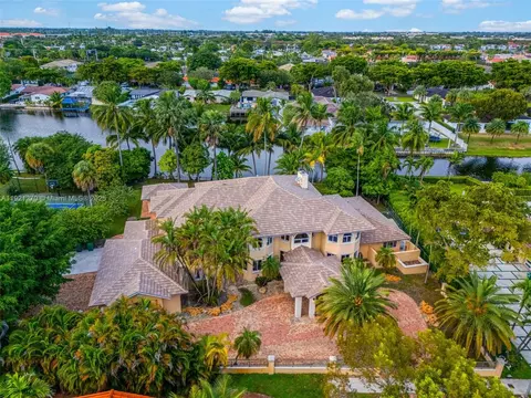 View/Area - 7225 Gleneagle Dr, Miami Lakes, FL 33014 photo 2 of 11