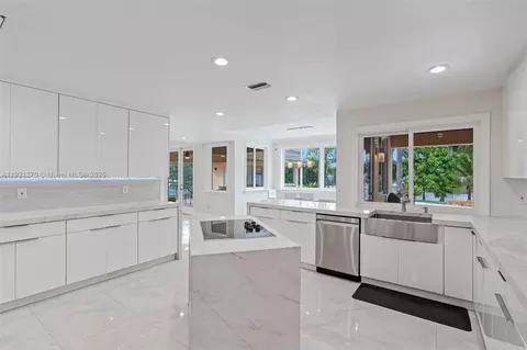 Kitchen - 7225 Gleneagle Dr, Miami Lakes, FL 33014 photo 5 of 5