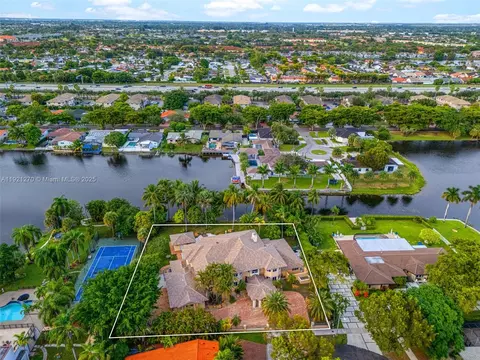 View/Area - 7225 Gleneagle Dr, Miami Lakes, FL 33014 photo 5 of 11