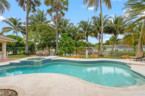 Exterior - 7225 Gleneagle Dr, Miami Lakes, FL 33014 photo 10 of 18