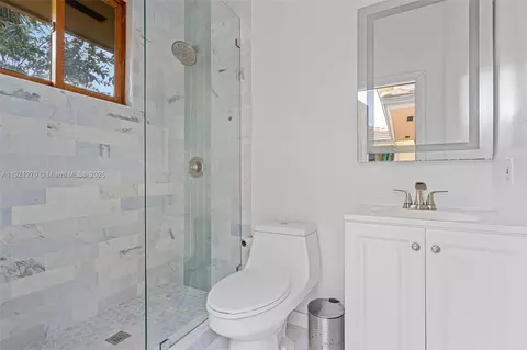 Bath - 7225 Gleneagle Dr, Miami Lakes, FL 33014 photo 10 of 10