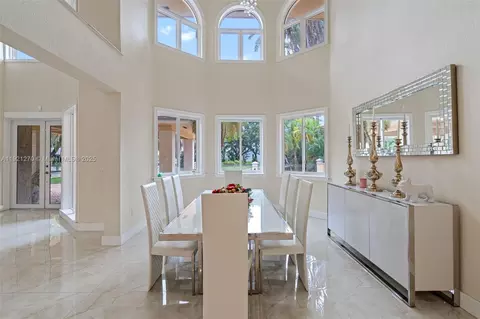 Dining - 7225 Gleneagle Dr, Miami Lakes, FL 33014 photo 2 of 5
