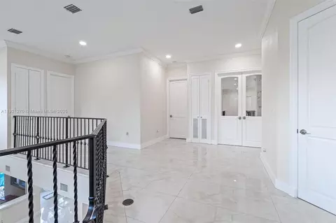 Entry Way - 7225 Gleneagle Dr, Miami Lakes, FL 33014 photo 6 of 8