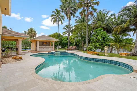 Exterior - 7225 Gleneagle Dr, Miami Lakes, FL 33014 photo 9 of 18
