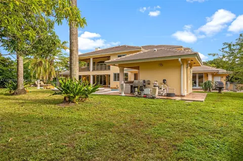 Exterior - 7225 Gleneagle Dr, Miami Lakes, FL 33014 photo 17 of 18