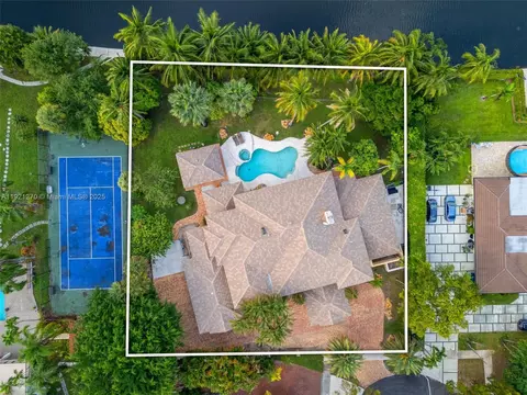 View/Area - 7225 Gleneagle Dr, Miami Lakes, FL 33014 photo 4 of 11