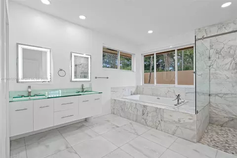 Bath - 7225 Gleneagle Dr, Miami Lakes, FL 33014 photo 1 of 10