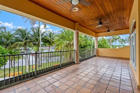Exterior - 7225 Gleneagle Dr, Miami Lakes, FL 33014 photo 5 of 18