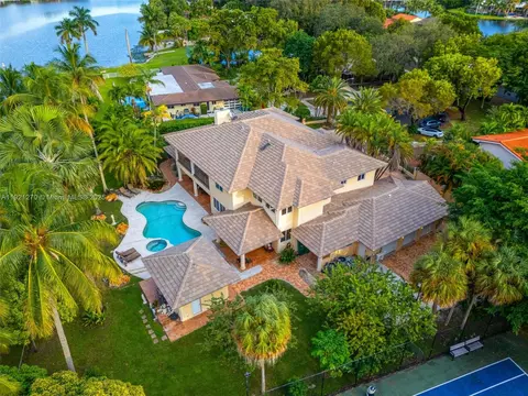 View/Area - 7225 Gleneagle Dr, Miami Lakes, FL 33014 photo 3 of 11