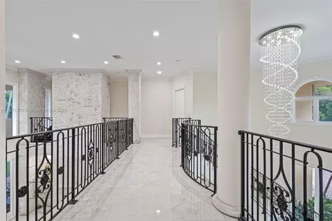 Entry Way - 7225 Gleneagle Dr, Miami Lakes, FL 33014 photo 5 of 8