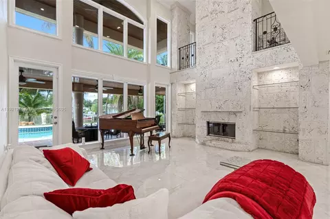 Living - 7225 Gleneagle Dr, Miami Lakes, FL 33014 photo 2 of 5