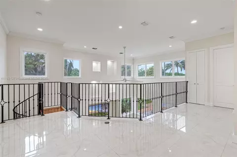 Entry Way - 7225 Gleneagle Dr, Miami Lakes, FL 33014 photo 7 of 8