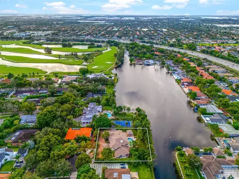 View/Area - 7225 Gleneagle Dr, Miami Lakes, FL 33014 photo 8 of 11