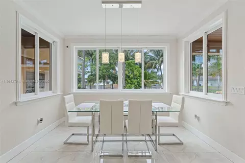 Dining - 7225 Gleneagle Dr, Miami Lakes, FL 33014 photo 5 of 5