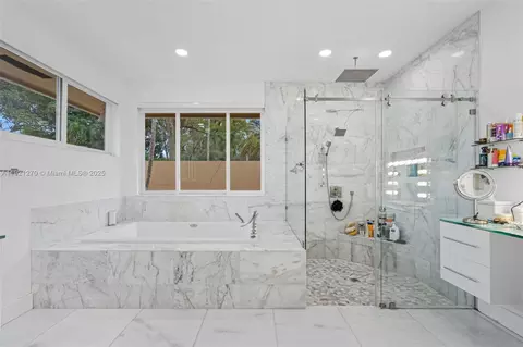 Bath - 7225 Gleneagle Dr, Miami Lakes, FL 33014 photo 2 of 10