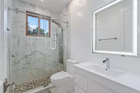 Bath - 7225 Gleneagle Dr, Miami Lakes, FL 33014 photo 8 of 10