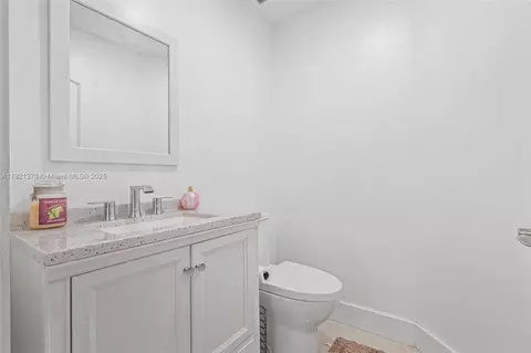 Bath - 7225 Gleneagle Dr, Miami Lakes, FL 33014 photo 5 of 10