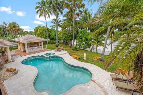 Exterior - 7225 Gleneagle Dr, Miami Lakes, FL 33014 photo 6 of 18