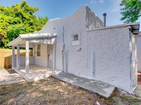 1845 NW 55th St, Miami, FL 33142