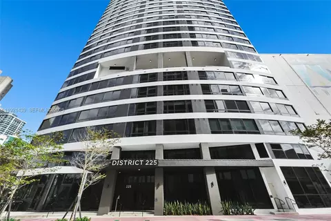225 N Miami Ave #901, Miami, FL 33128
