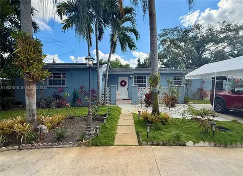 8070 NW 176th St, Hialeah, FL 33015