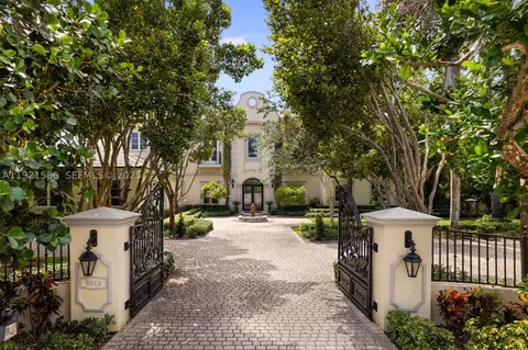 8010 Ponce De Leon Rd, Miami, FL 33143