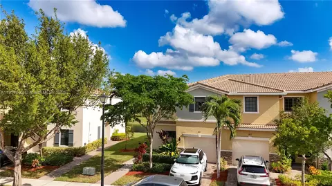 401 NE 194th Ln, Miami, FL 33179