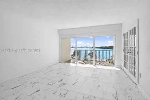 300 Bayview Dr #308, Sunny Isles Beach, FL 33160