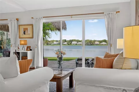 21320 SW 92nd Ave, Cutler Bay, FL 33189