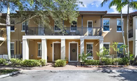 1121 SW 147th Ter, Pembroke Pines, FL 33027