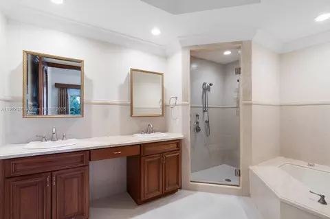 Bath - 4241 NE 23 Ter, Lighthouse Point, FL 33064 photo 3 of 3