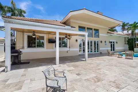 Exterior - 4241 NE 23 Ter, Lighthouse Point, FL 33064 photo 4 of 4