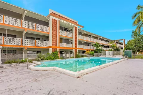 1450 NE 170th St #211, North Miami Beach, FL 33162