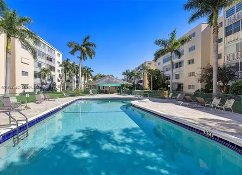 233 NE 14th Ave #402, Hallandale Beach, FL 33009