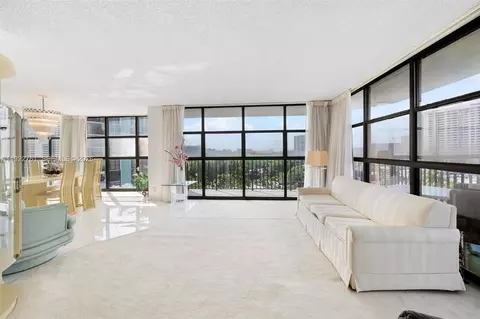 600 Parkview Dr #831, Hallandale Beach, FL 33009
