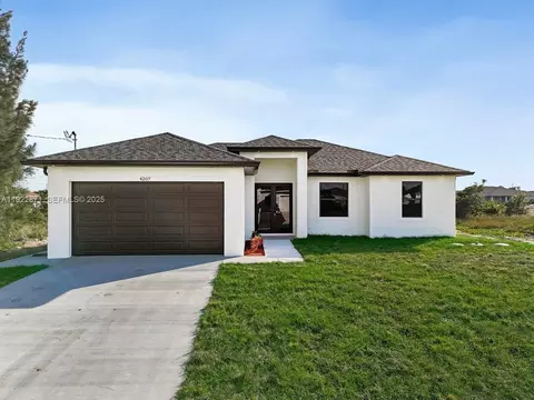 4207 28 St SW, Lehigh Acres, FL 33976