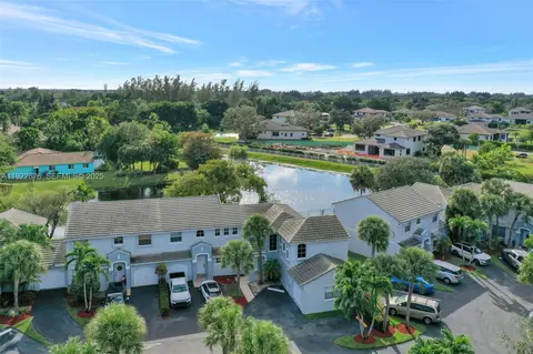 4852 Grapevine Way, Davie, FL 33331