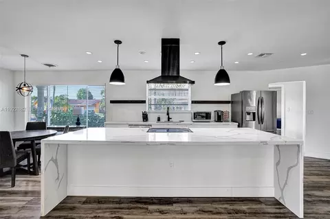 2106 NE 16th Ave, Wilton Manors, FL 33305