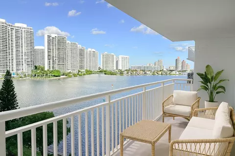 301 174th St #820, Sunny Isles Beach, FL 33160